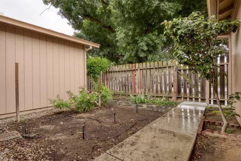 Exterior - 2905 Bateman Ln, Modesto, CA 95354 photo 11 of 12