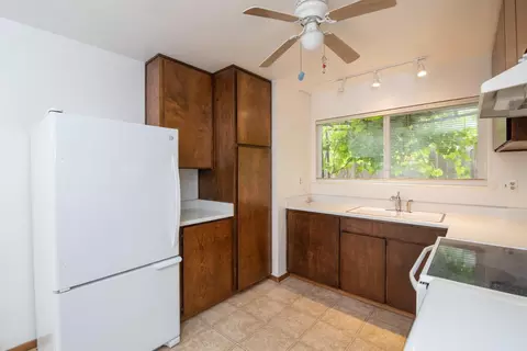 Kitchen - 2905 Bateman Ln, Modesto, CA 95354 photo 3 of 4