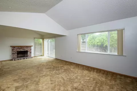 Living - 2905 Bateman Ln, Modesto, CA 95354 photo 1 of 9
