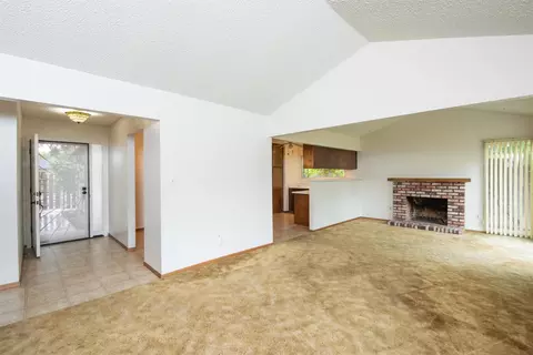 Living - 2905 Bateman Ln, Modesto, CA 95354 photo 3 of 9