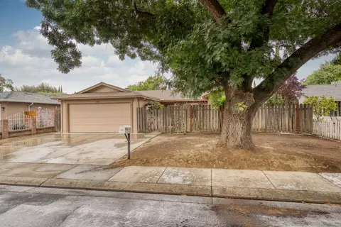 Exterior - 2905 Bateman Ln, Modesto, CA 95354 photo 3 of 12