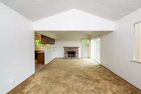Living - 2905 Bateman Ln, Modesto, CA 95354 photo 2 of 9