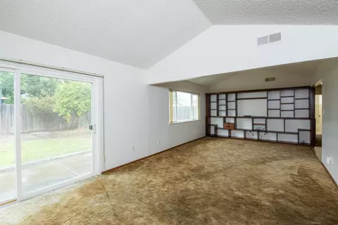 Living - 2905 Bateman Ln, Modesto, CA 95354 photo 6 of 9