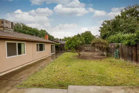 Exterior - 2905 Bateman Ln, Modesto, CA 95354 photo 10 of 12