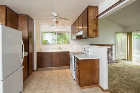 Kitchen - 2905 Bateman Ln, Modesto, CA 95354 photo 2 of 4