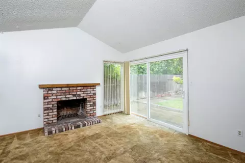 Living - 2905 Bateman Ln, Modesto, CA 95354 photo 5 of 9