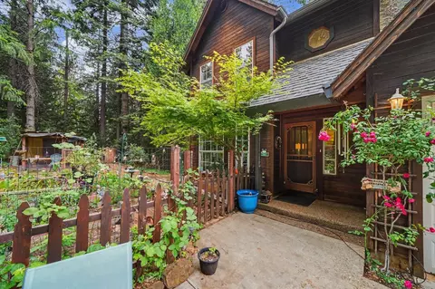 19050 Circle View Dr, Pioneer, CA 95666