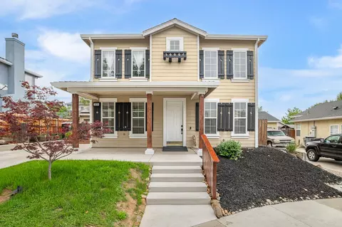 323 Nutcrest Ct, Oakdale, CA 95361