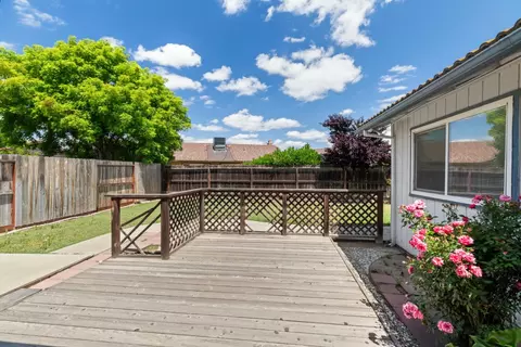Exterior - 1541 W Kavanagh Ave, Tracy, CA 95376 photo 7 of 17