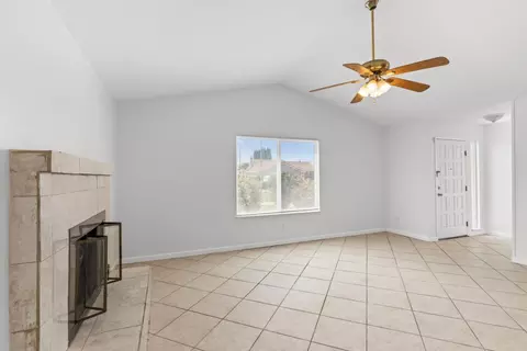 Living - 1541 W Kavanagh Ave, Tracy, CA 95376 photo 4 of 5