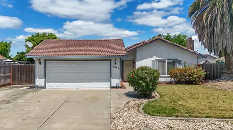 Exterior - 1541 W Kavanagh Ave, Tracy, CA 95376 photo 16 of 17