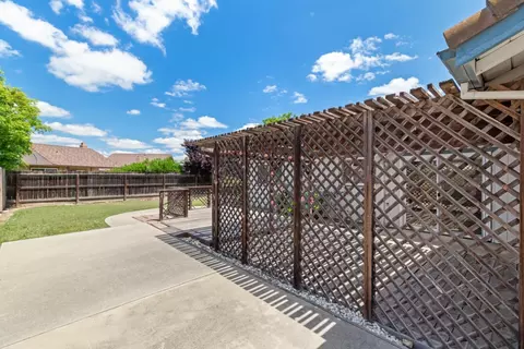Exterior - 1541 W Kavanagh Ave, Tracy, CA 95376 photo 9 of 17