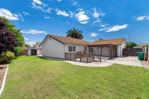 Exterior - 1541 W Kavanagh Ave, Tracy, CA 95376 photo 11 of 17