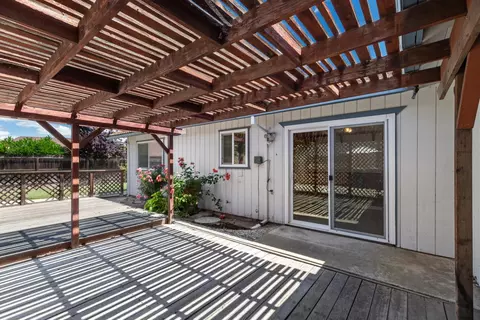 Exterior - 1541 W Kavanagh Ave, Tracy, CA 95376 photo 6 of 17