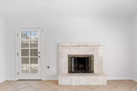 Living - 1541 W Kavanagh Ave, Tracy, CA 95376 photo 3 of 5
