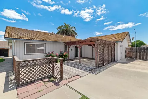 Exterior - 1541 W Kavanagh Ave, Tracy, CA 95376 photo 8 of 17