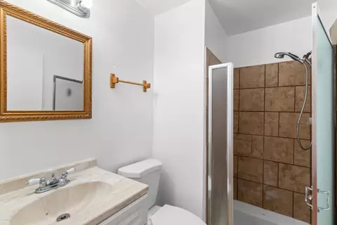 Bath - 1541 W Kavanagh Ave, Tracy, CA 95376 photo 2 of 2