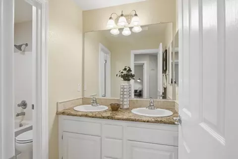 Bath - 904 Agee Ct, Folsom, CA 95630 photo 5 of 6