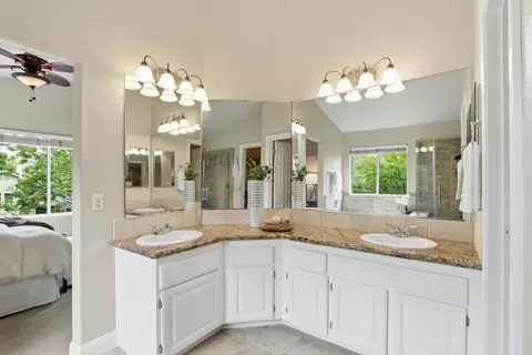 Bath - 904 Agee Ct, Folsom, CA 95630 photo 2 of 6