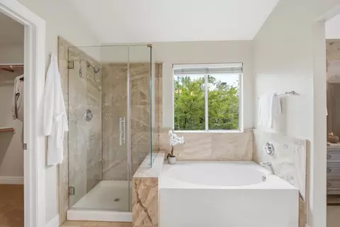 Bath - 904 Agee Ct, Folsom, CA 95630 photo 3 of 6