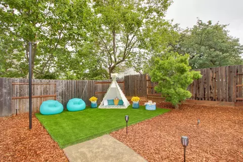 Exterior - 904 Agee Ct, Folsom, CA 95630 photo 24 of 34