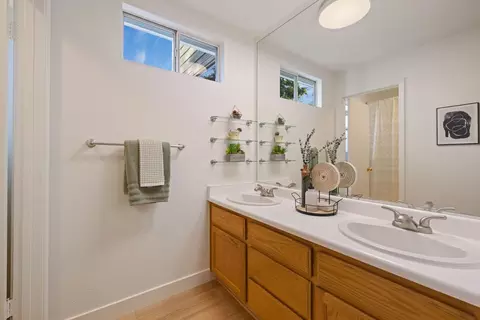 Bath - 2433 Albany Ave, Davis, CA 95618 photo 1 of 2