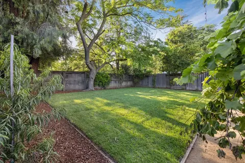 Exterior - 2433 Albany Ave, Davis, CA 95618 photo 5 of 9