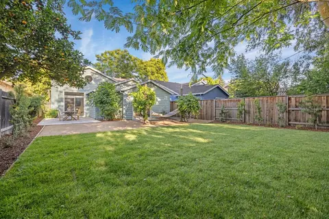 Exterior - 2433 Albany Ave, Davis, CA 95618 photo 4 of 9