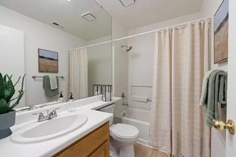 Bath - 2433 Albany Ave, Davis, CA 95618 photo 2 of 2