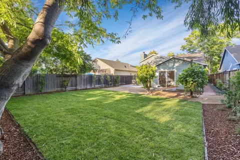 Exterior - 2433 Albany Ave, Davis, CA 95618 photo 3 of 9