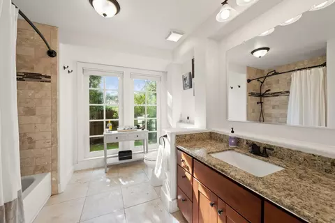 Bath - 1561 Elsdon Cir, Carmichael, CA 95608 photo 4 of 5