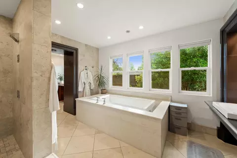 Bath - 1561 Elsdon Cir, Carmichael, CA 95608 photo 3 of 5
