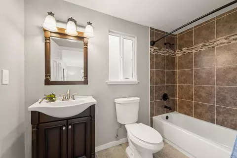 Bath - 1561 Elsdon Cir, Carmichael, CA 95608 photo 5 of 5