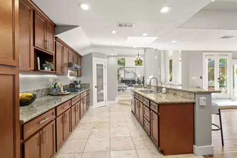 Kitchen - 1561 Elsdon Cir, Carmichael, CA 95608 photo 2 of 5