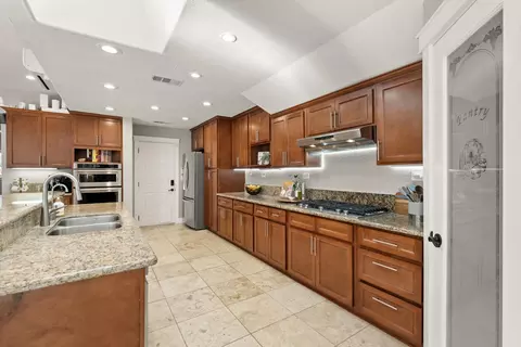 Kitchen - 1561 Elsdon Cir, Carmichael, CA 95608 photo 5 of 5