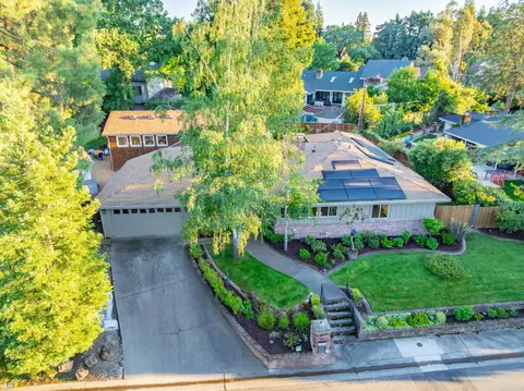 View/Area - 1561 Elsdon Cir, Carmichael, CA 95608 photo 2 of 10