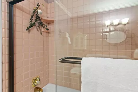 Bath - 2035 Sconyers Ct, Turlock, CA 95382 photo 3 of 6