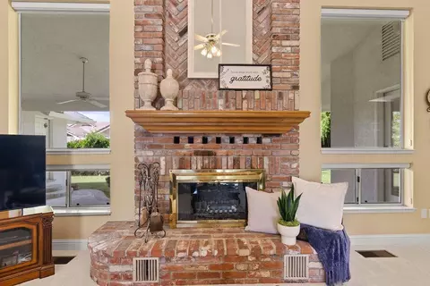 Living - 2035 Sconyers Ct, Turlock, CA 95382 photo 2 of 2