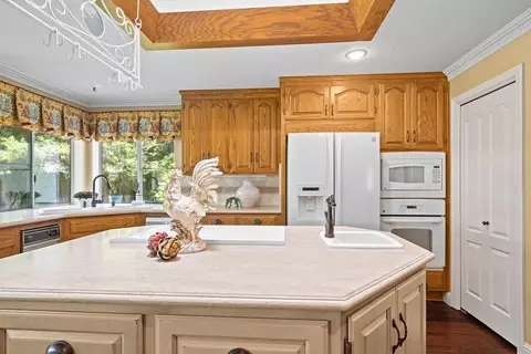 Kitchen - 2035 Sconyers Ct, Turlock, CA 95382 photo 4 of 5