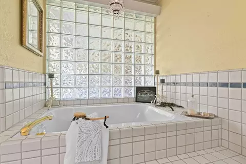 Bath - 2035 Sconyers Ct, Turlock, CA 95382 photo 5 of 6