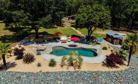 12934 Sierra Vista Dr, Grass Valley, CA 95945