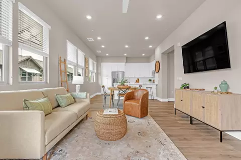 1661 Spring St #432, Davis, CA 95616