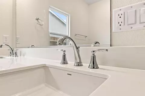 Bath - 408 Kitty Hawk Dr, Colusa, CA 95932 photo 1 of 8