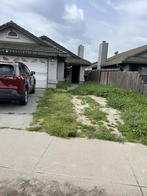 1129 La Mesa St, Escalon, CA 95320