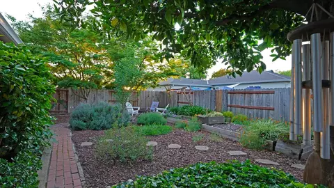 Exterior - 1719 W Locust St, Lodi, CA 95242 photo 5 of 7