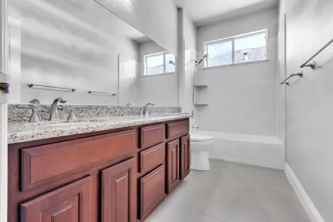 Bath - 1533 Settlers Ct, Folsom, CA 95630 photo 3 of 3