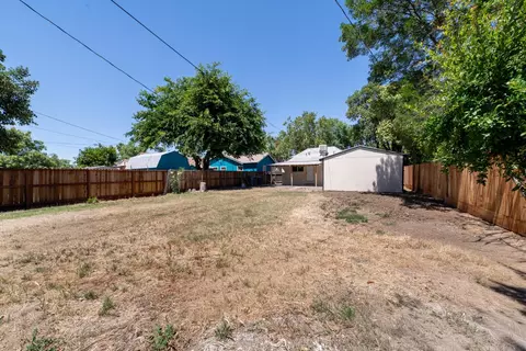 Exterior - 632 W 25th St, Merced, CA 95340 photo 7 of 9