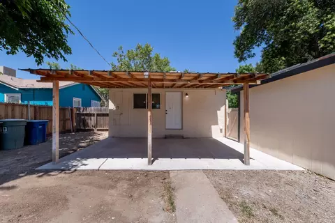 Exterior - 632 W 25th St, Merced, CA 95340 photo 5 of 9
