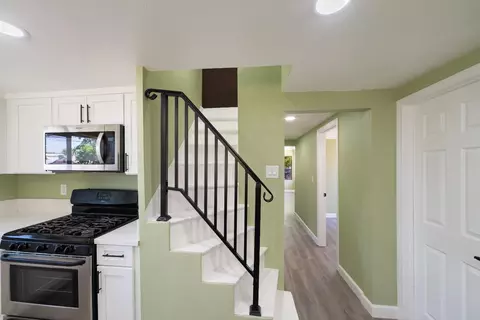 Entry Way - 632 W 25th St, Merced, CA 95340 photo 2 of 3