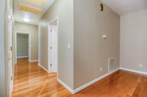 Entry Way - 20920 Christopher Cir, Sonora, CA 95370 photo 2 of 5